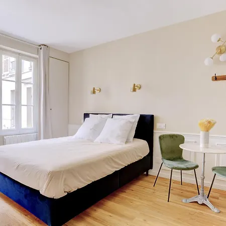 Appartement, A Proximite Du Chateau 아파트 베흑사이으